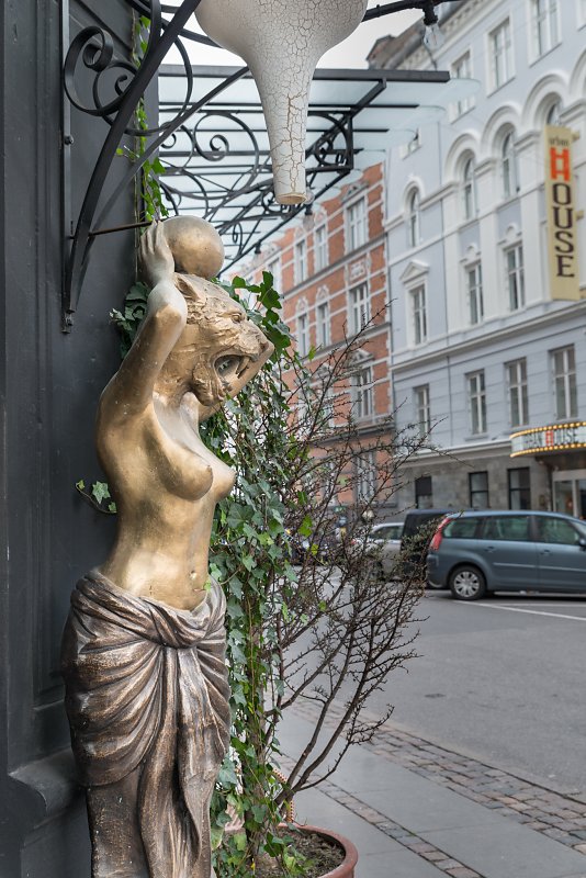 Skulptur am Eingang zum Roots Market