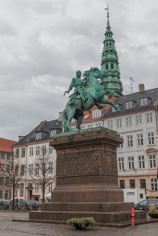 Statue Bischoff Absalon